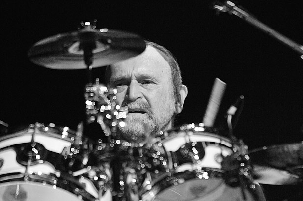 Doobie Brothers Drummer Dead At 65 Tangra Mega Rock